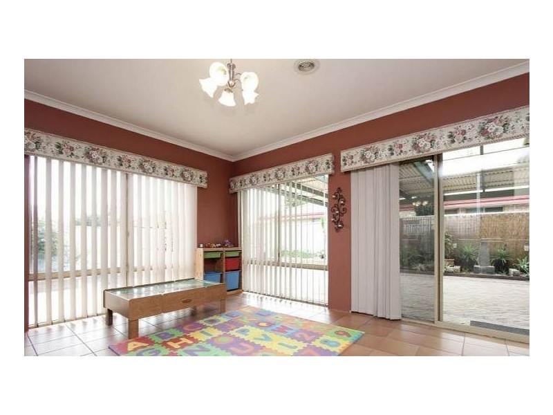 8 Tarragon Place, Thornlie WA 6108