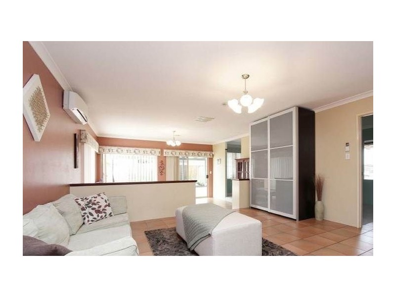 8 Tarragon Place, Thornlie WA 6108