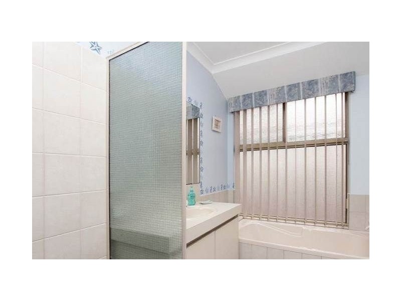 8 Tarragon Place, Thornlie WA 6108