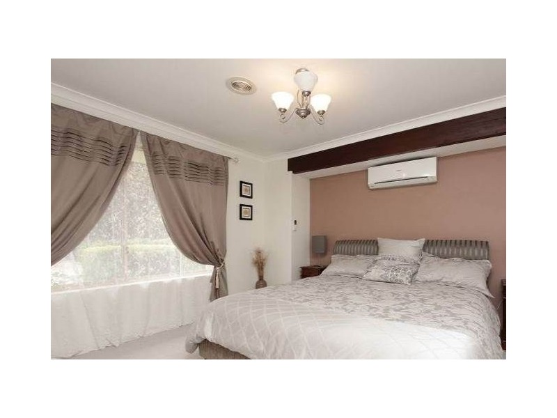 8 Tarragon Place, Thornlie WA 6108
