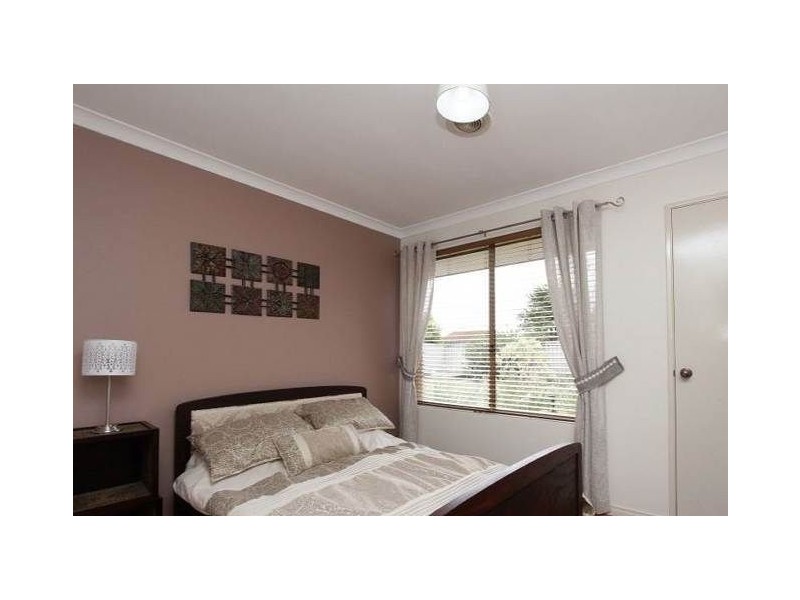 8 Tarragon Place, Thornlie WA 6108