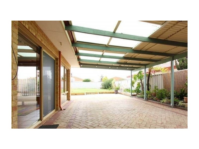 8 Tarragon Place, Thornlie WA 6108