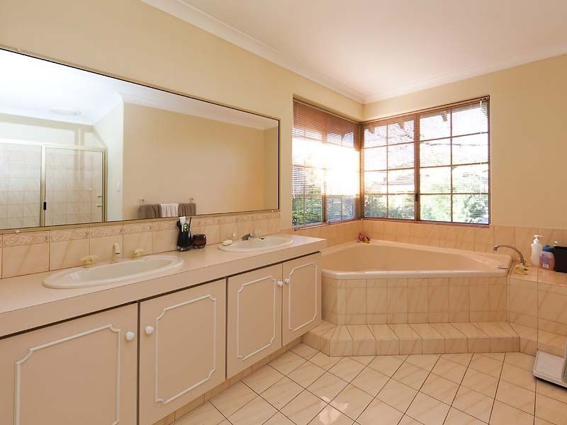 11 Parker Place, Winthrop WA 6150