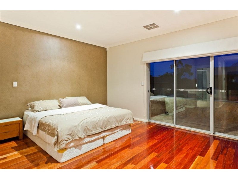 6A Tweeddale Road, Applecross WA 6153