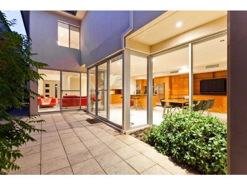 6A Tweeddale Road, Applecross WA 6153