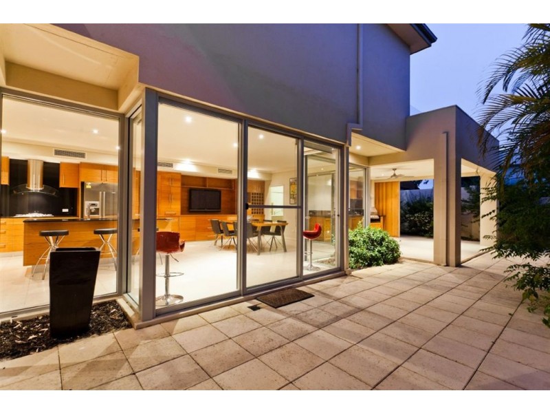 6A Tweeddale Road, Applecross WA 6153