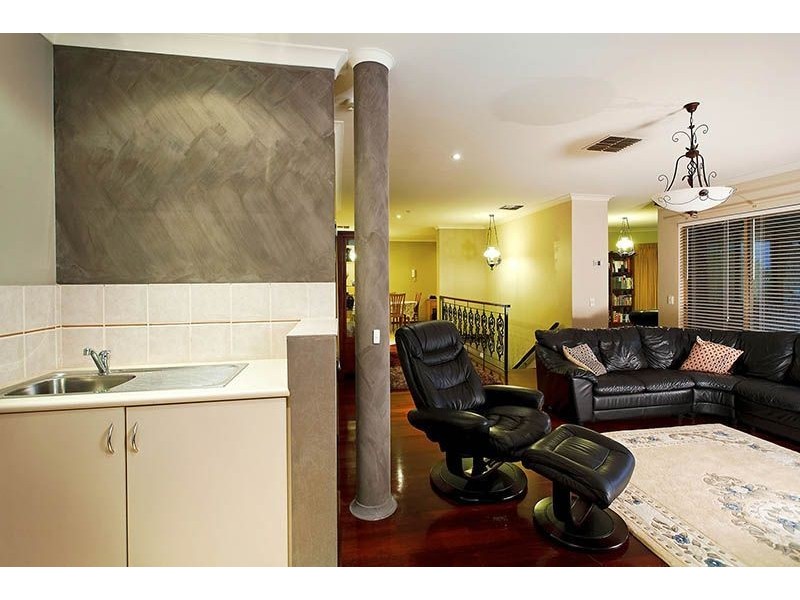 26 Ten Seldam Circle, Winthrop WA 6150