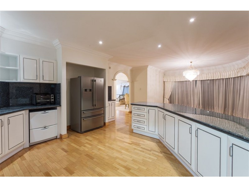 5 Buttel Top, Winthrop WA 6150