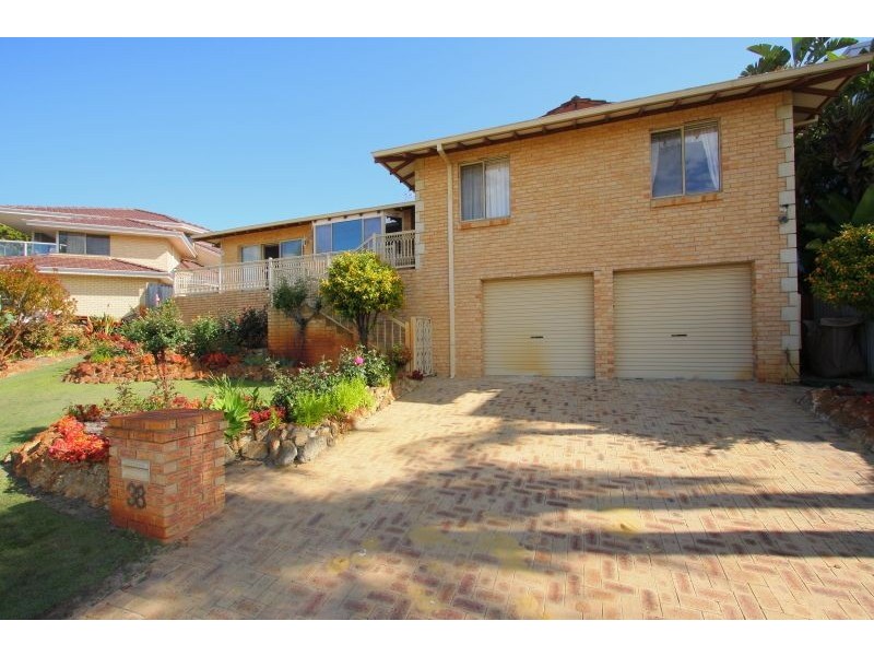 38 Whitfeld Terrace, Winthrop WA 6150