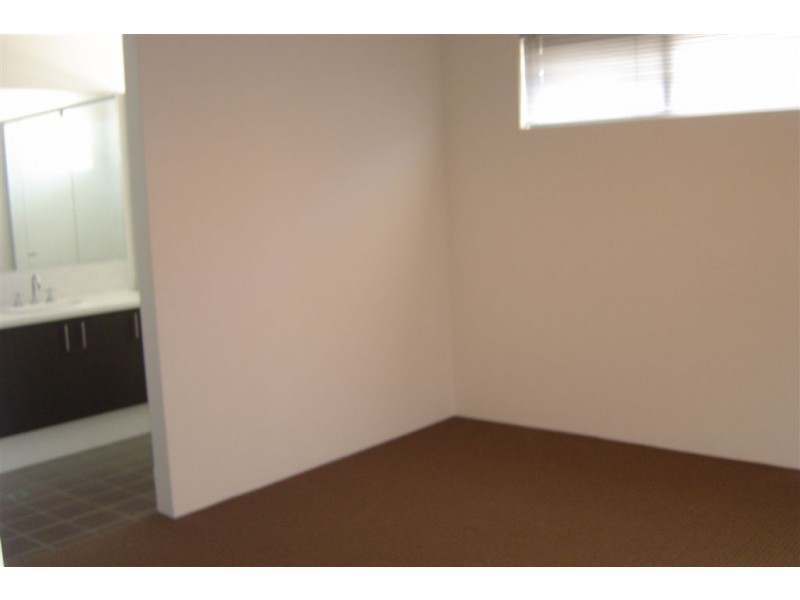 16A Lowes Street, Cloverdale WA 6105