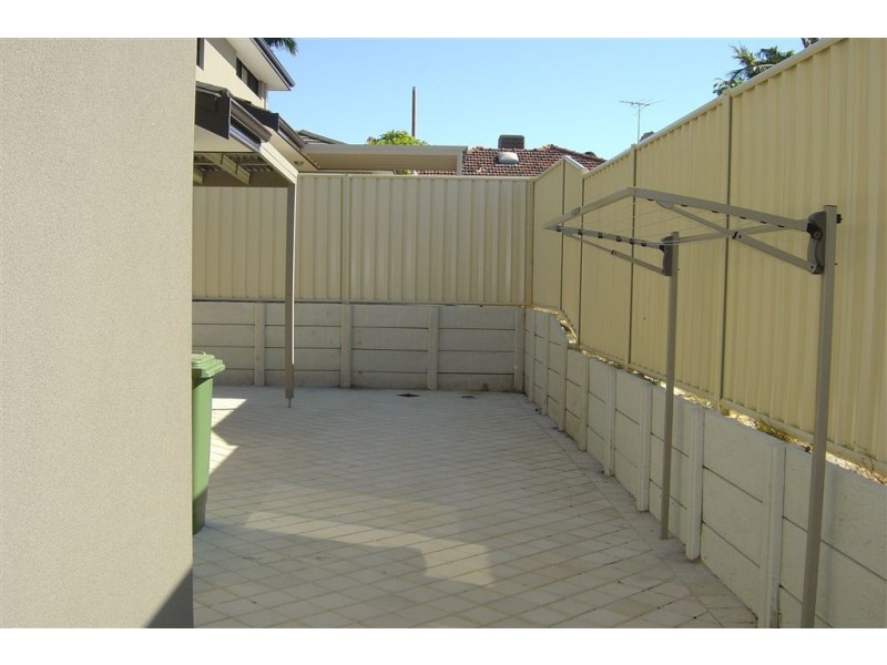 16A Lowes Street, Cloverdale WA 6105