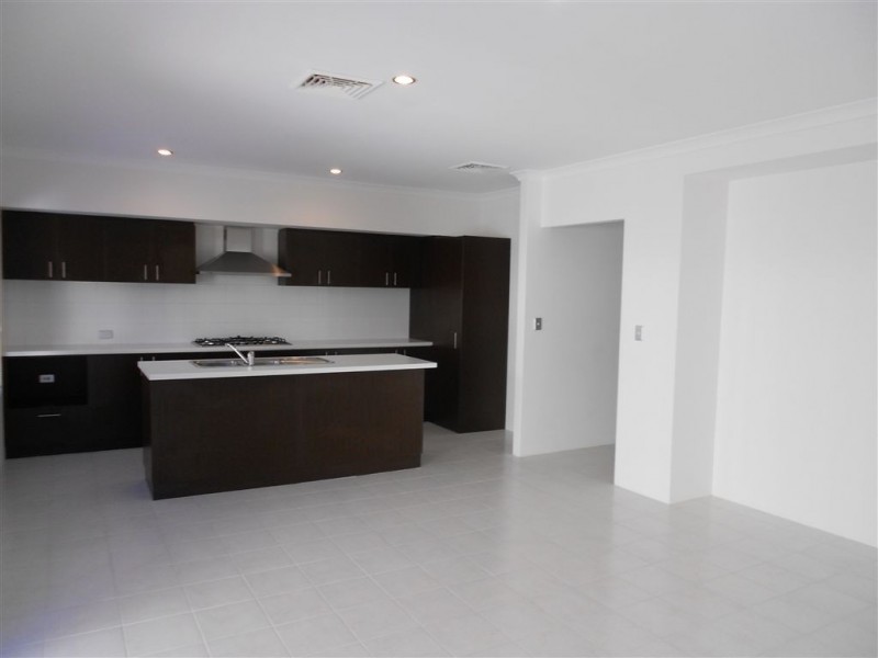 16C Lowes St, Cloverdale WA 6105