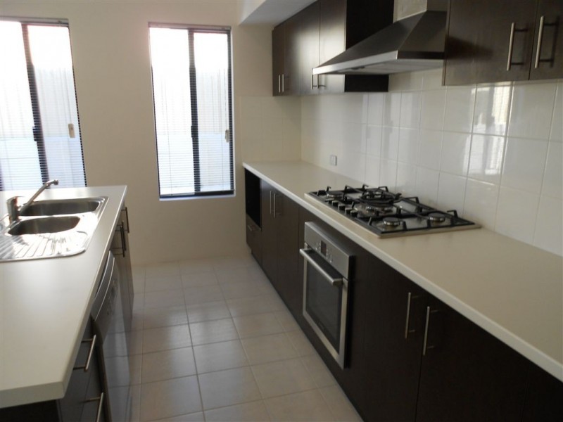 16C Lowes St, Cloverdale WA 6105