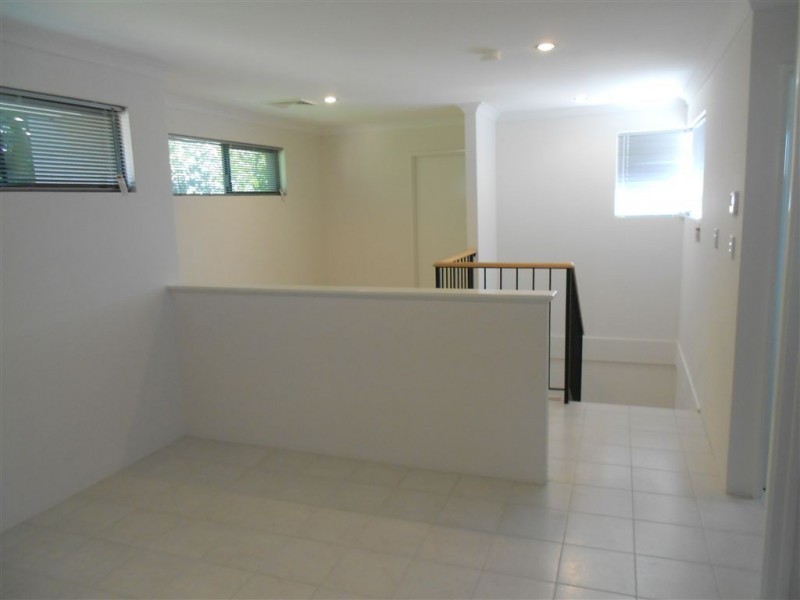 16C Lowes St, Cloverdale WA 6105