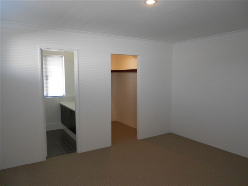 16C Lowes St, Cloverdale WA 6105