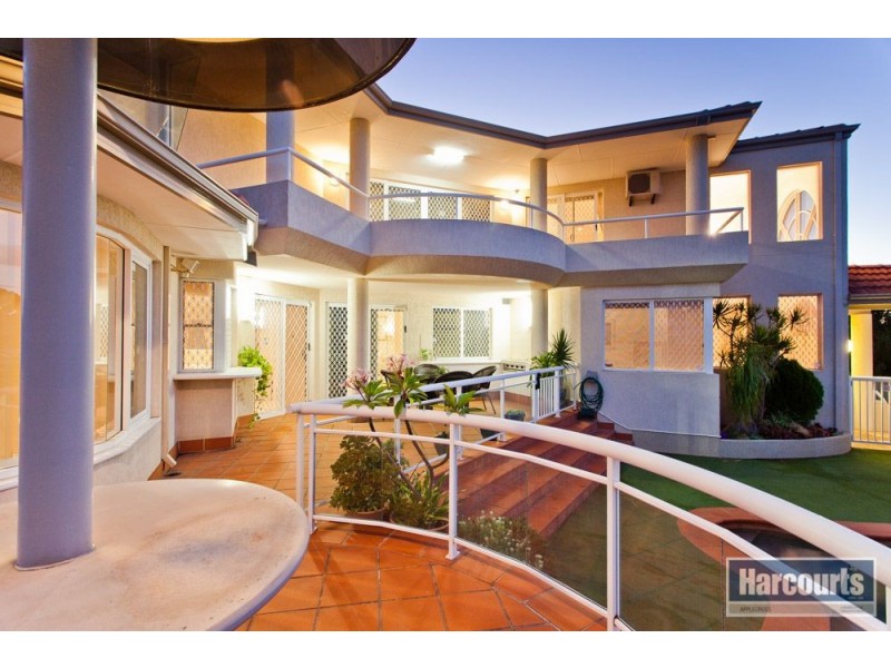 16 Rossiter Way, Winthrop WA 6150
