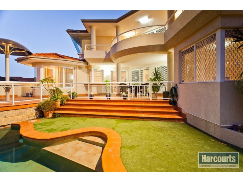 16 Rossiter Way, Winthrop WA 6150