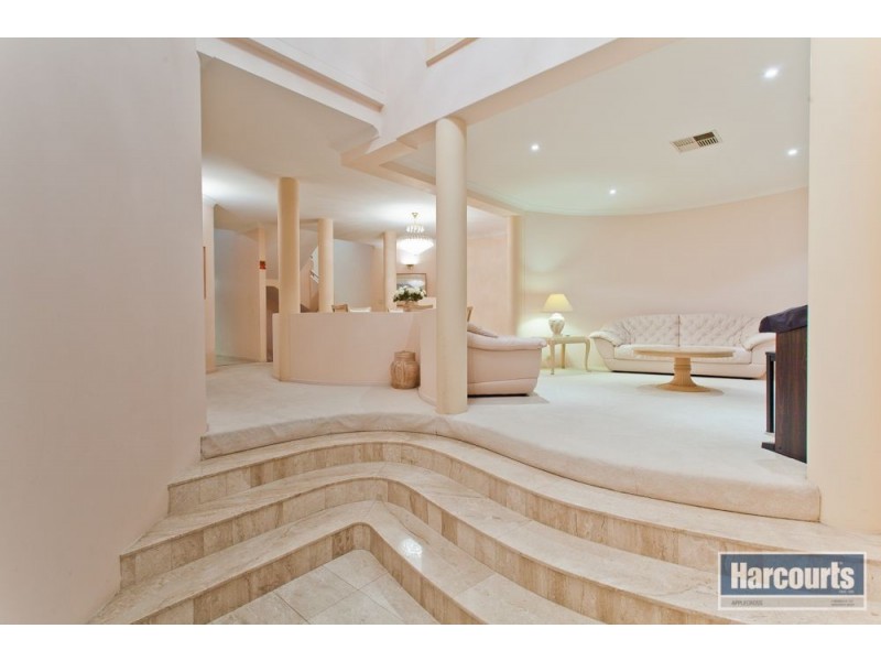 16 Rossiter Way, Winthrop WA 6150