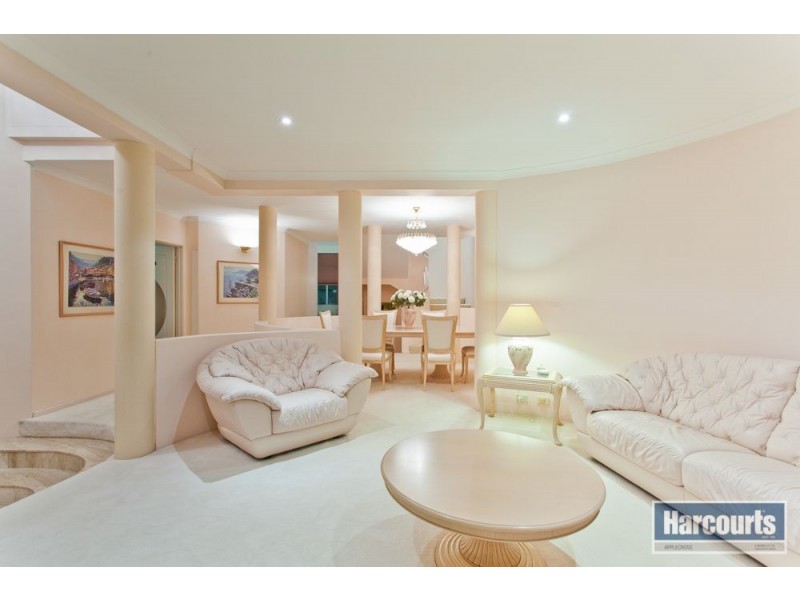16 Rossiter Way, Winthrop WA 6150