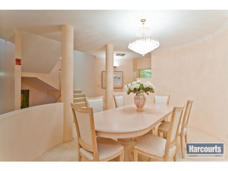 16 Rossiter Way, Winthrop WA 6150