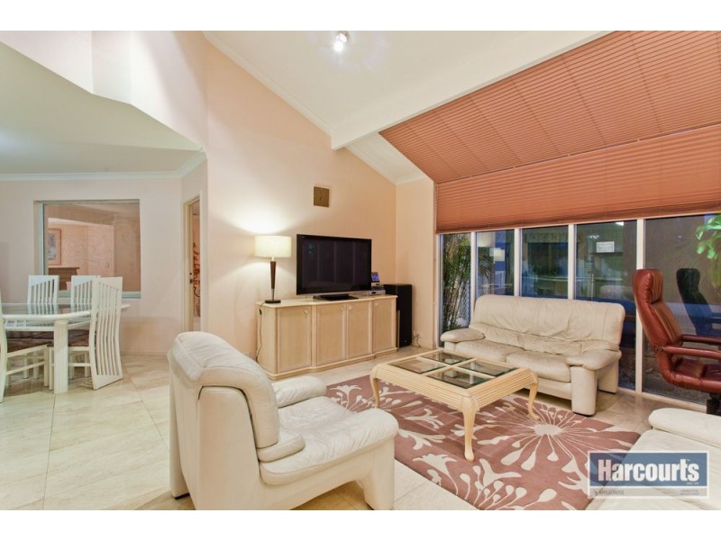 16 Rossiter Way, Winthrop WA 6150