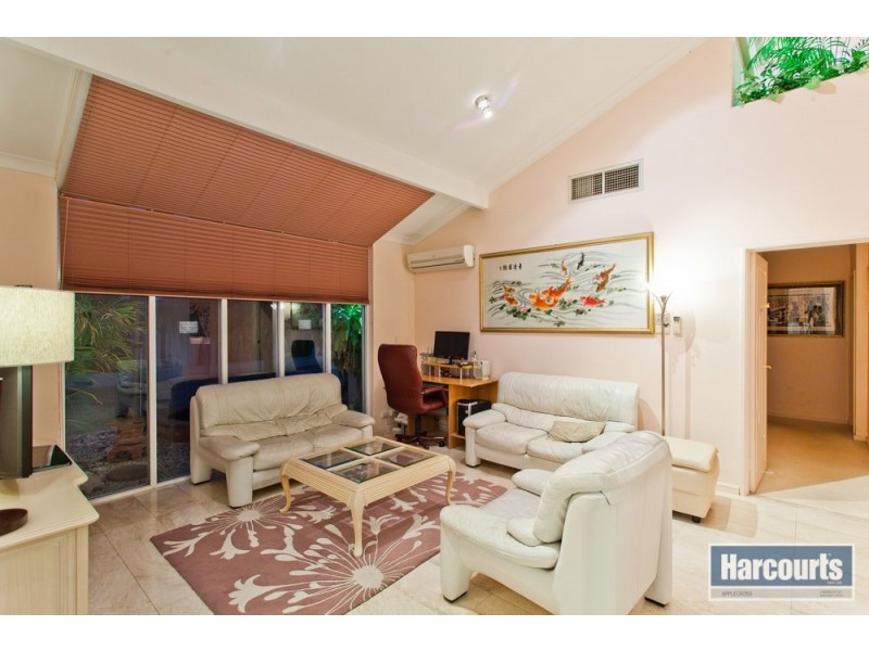16 Rossiter Way, Winthrop WA 6150