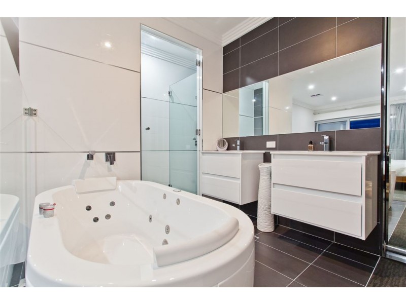 50 Potenza Avenue, Stirling WA 6021