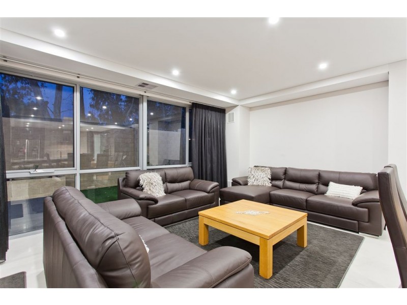 50 Potenza Avenue, Stirling WA 6021