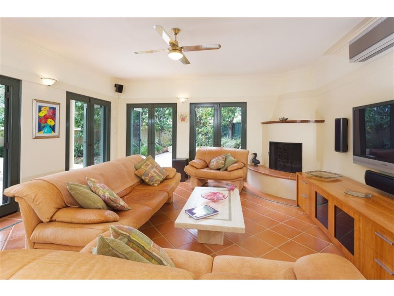 9A Dunvegan Road, Applecross WA 6153