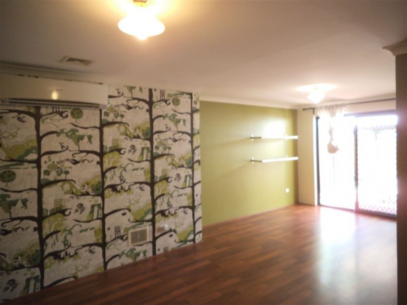 1/12 Stephen St, Queens Park WA 6107