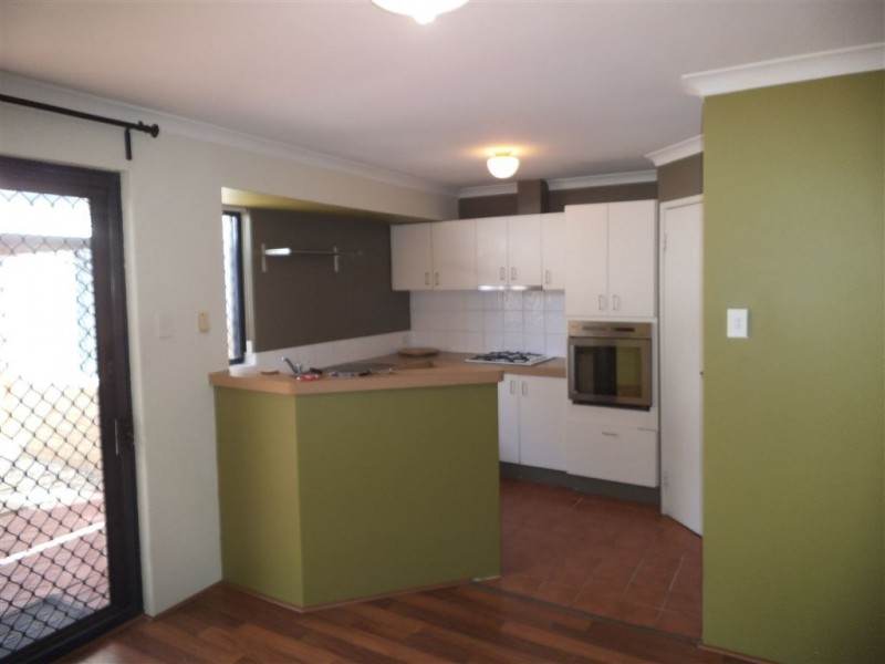 1/12 Stephen St, Queens Park WA 6107