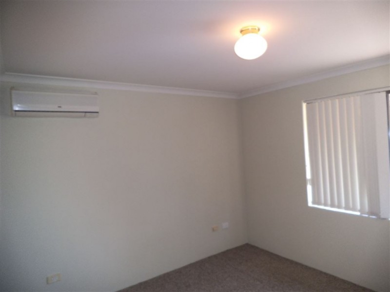 1/12 Stephen St, Queens Park WA 6107