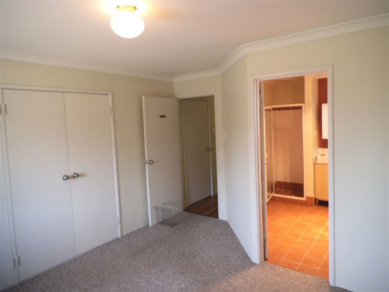 1/12 Stephen St, Queens Park WA 6107