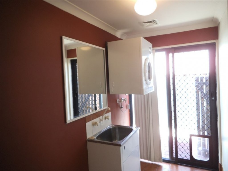 1/12 Stephen St, Queens Park WA 6107