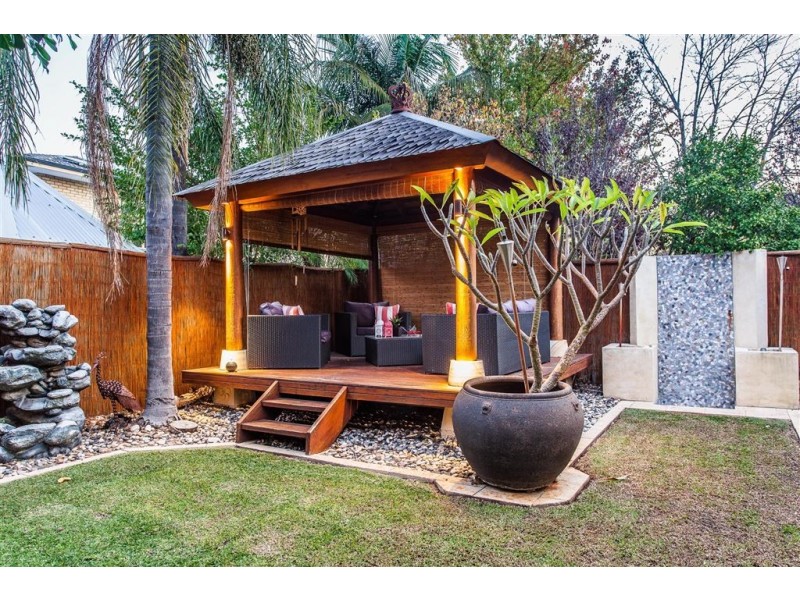 27 Neesham Street, Booragoon WA 6154