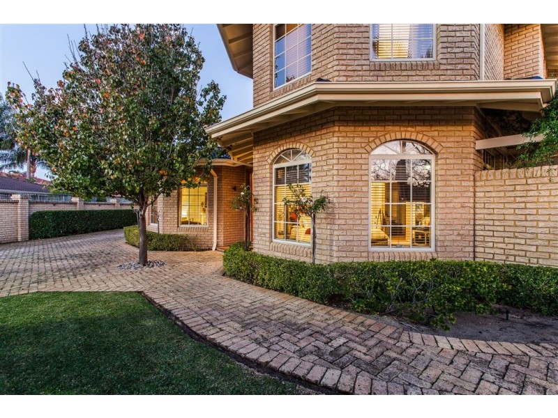 27 Neesham Street, Booragoon WA 6154