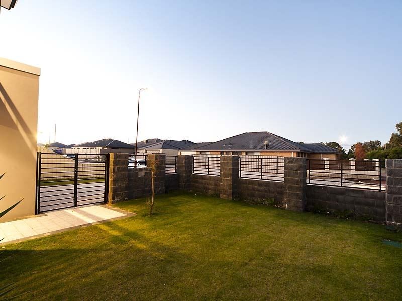17 Hodgkinson Turn, Canning Vale WA 6155