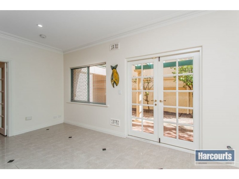 2D First Avenue, Applecross WA 6153