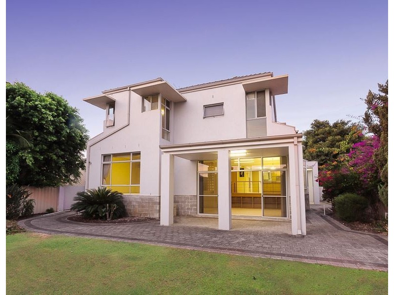 11 Ness Rd, Applecross WA 6153