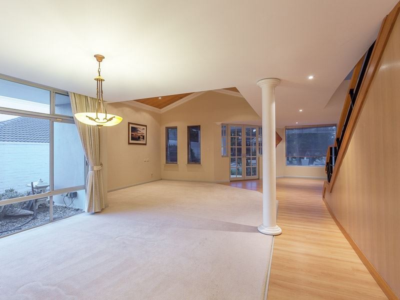 11 Ness Rd, Applecross WA 6153