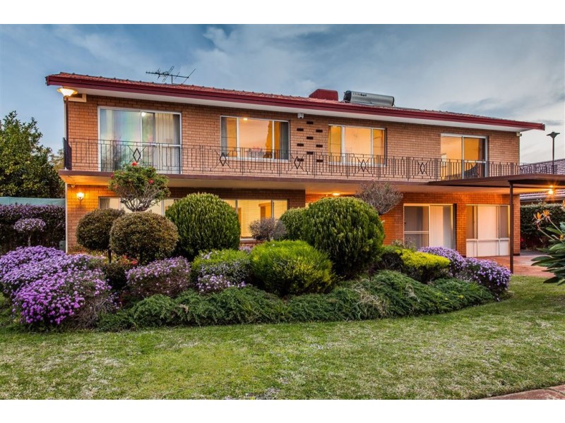 83 Central Road, Rossmoyne WA 6148