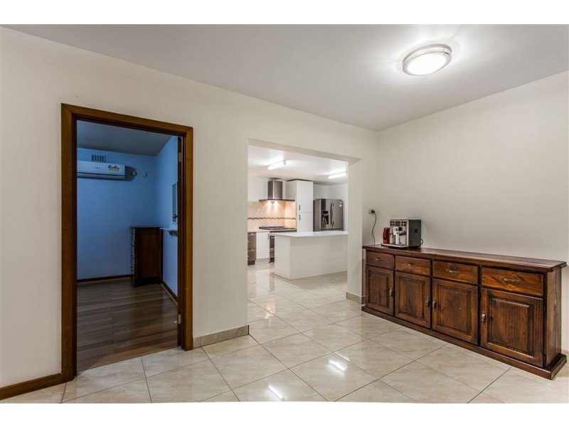 83 Central Road, Rossmoyne WA 6148