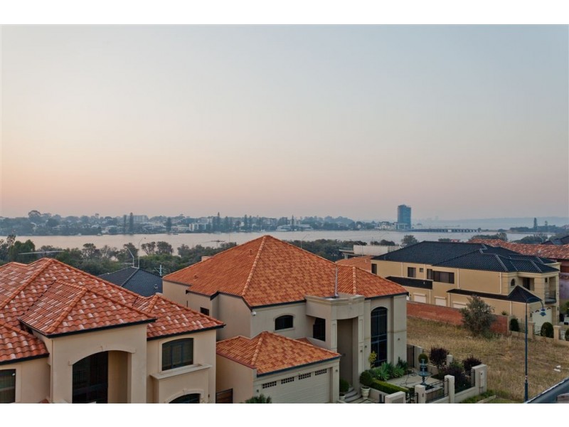 14 Kirkby Ridge, Salter Point WA 6152