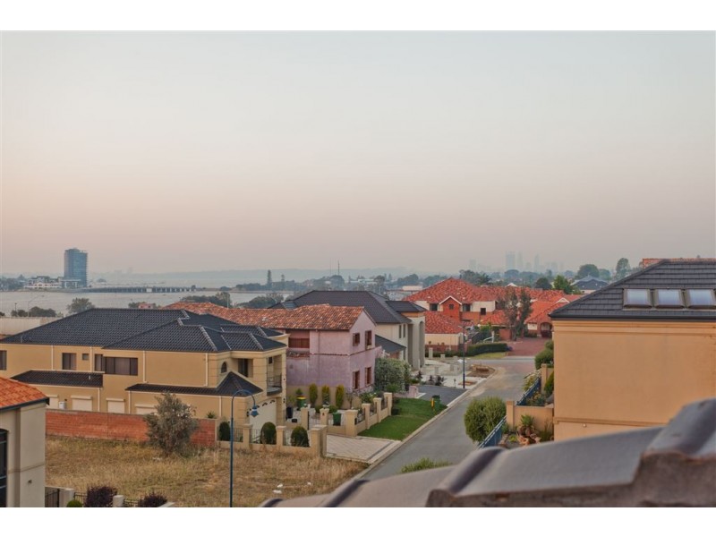14 Kirkby Ridge, Salter Point WA 6152
