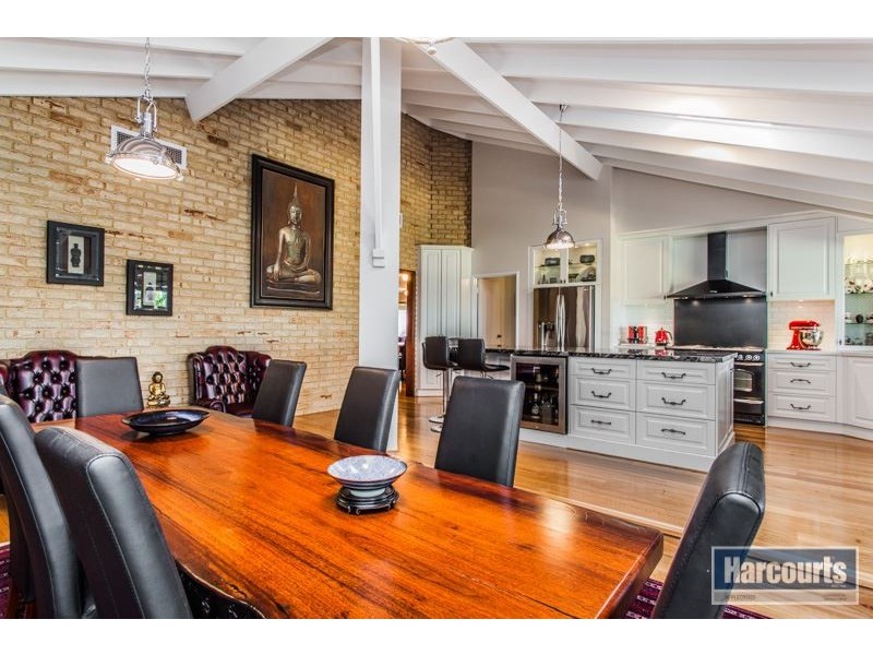 10 Harwood Rise, Leeming WA 6149