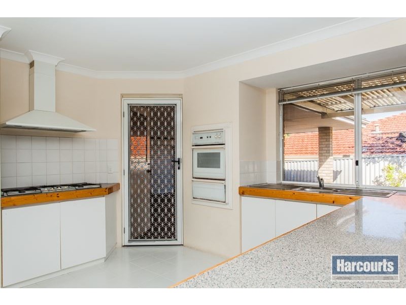 17 Harvey Crescent, Kardinya WA 6163