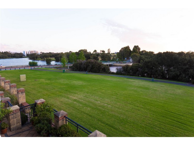 24 Riverina Drive, Ascot WA 6104