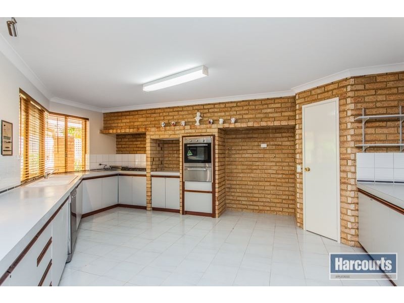 10 Mackinlay Place, Winthrop WA 6150