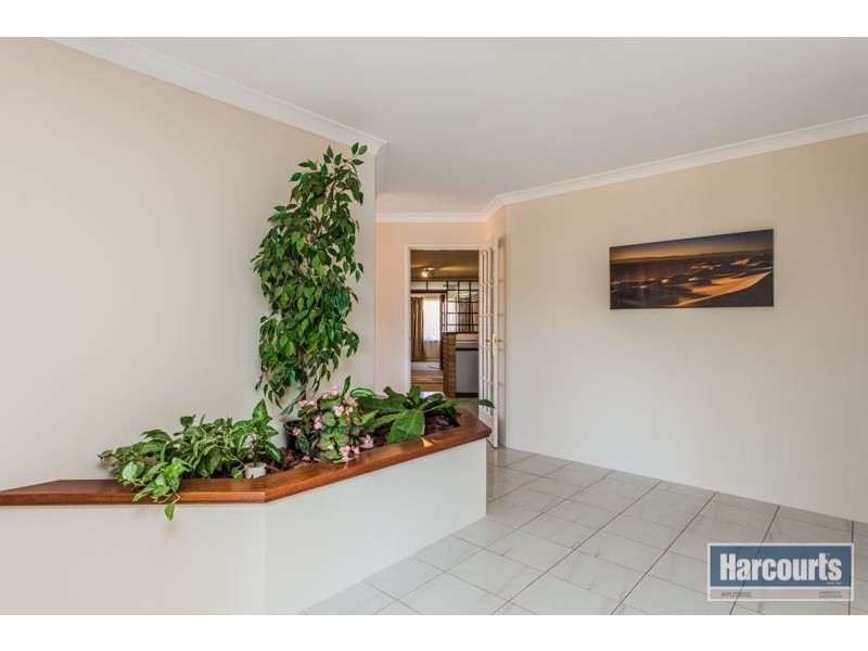 10 Mackinlay Place, Winthrop WA 6150