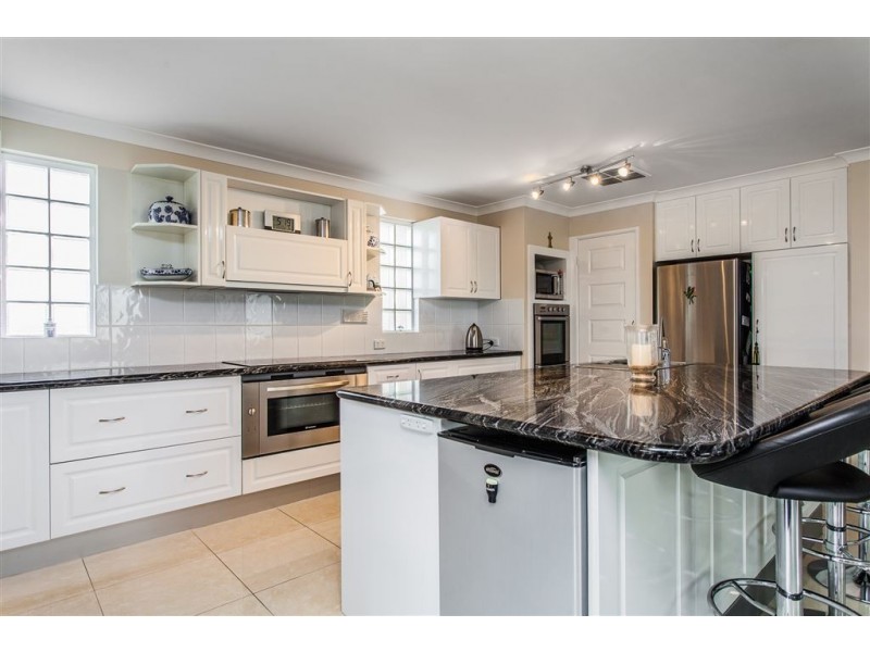 20 Crest Avenue, Mount Pleasant WA 6153